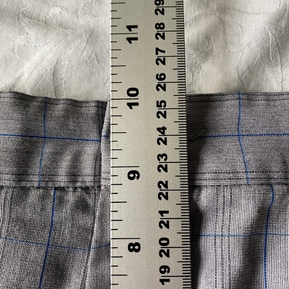 Calvin Klein Golf Men's Gray Checker Pattern Golf Shorts Flat Front Size 36 - Picture 11 of 13